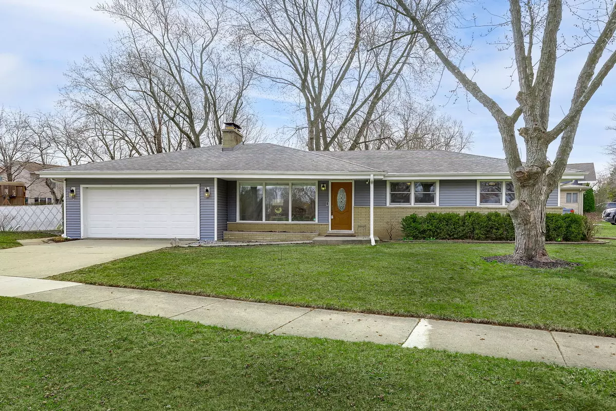 Roselle, IL 60172,815 E Bryn Mawr AVE