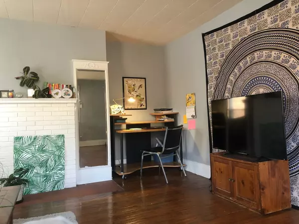Urbana, IL 61801,703 W Oregon ST