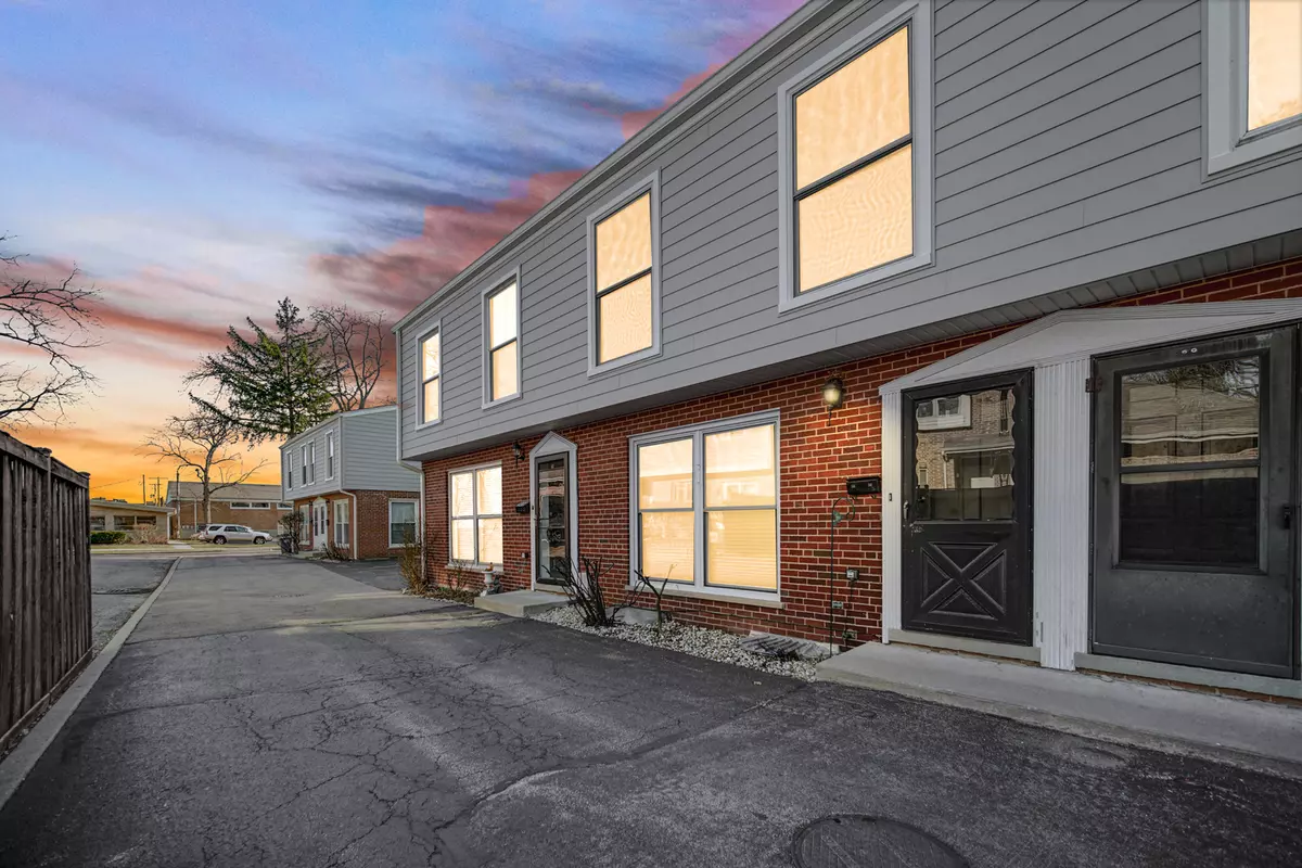 Deerfield, IL 60015,911 Waukegan RD #A