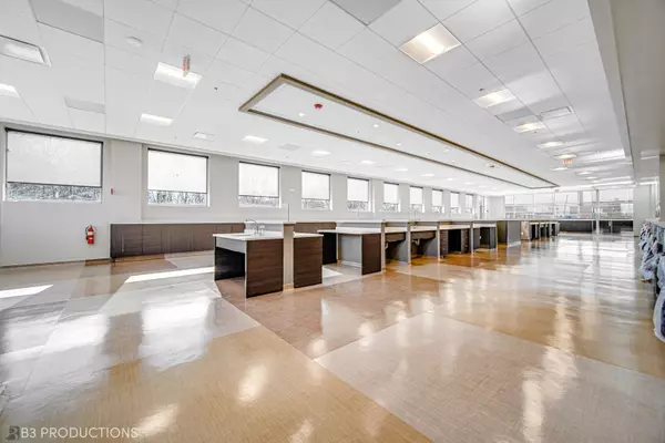 Oak Lawn, IL 60453,4457 Southwest HWY