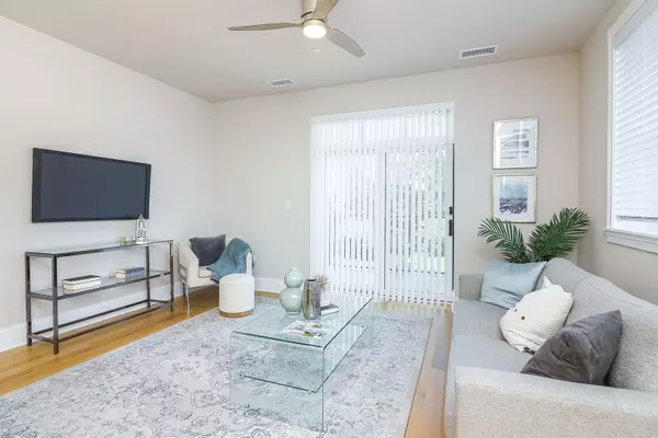 Western Springs, IL 60558,514 Hillgrove AVE #204