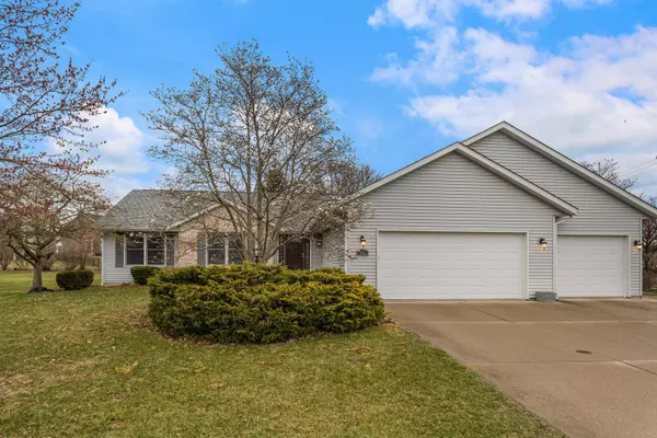 904 HEATHER DR, Mahomet, IL 61853