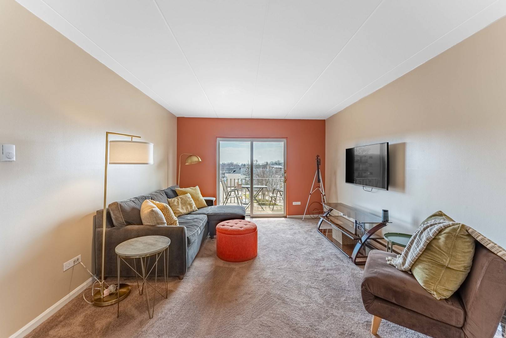 Forest Park, IL 60130,300 Circle AVE #5L
