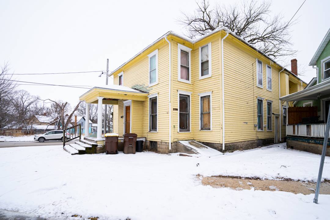Freeport, IL 61032,921-923 S Galena AVE
