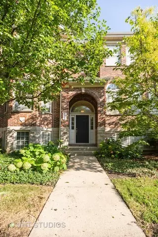 522 Prestwick LN, Wheeling, IL 60090