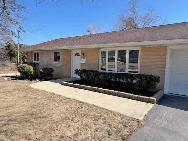 Zion, IL 60099,2101 Edina BLVD