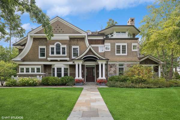 624 Pine LN, Winnetka, IL 60093
