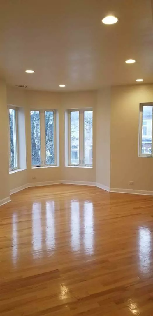Chicago, IL 60637,6439 S Greenwood AVE #2