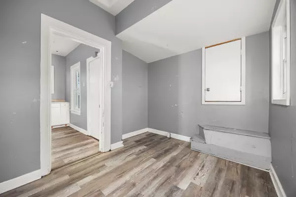 522 Douglas AVE Calumet City, IL 60409