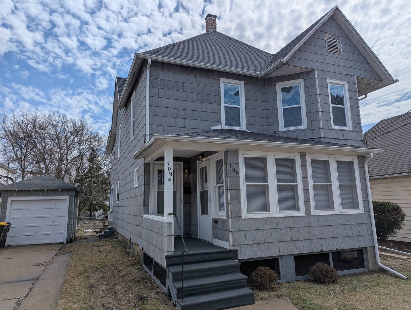 709 S Locust AVE, Freeport, IL 61032