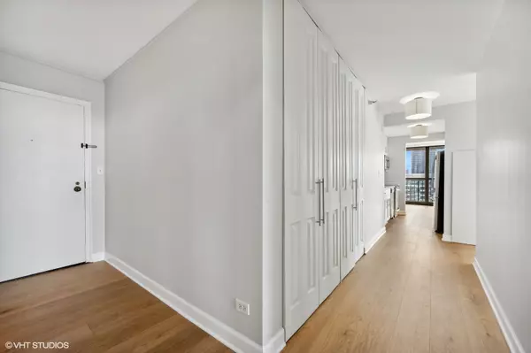 Chicago, IL 60611,10 E Ontario ST #4404