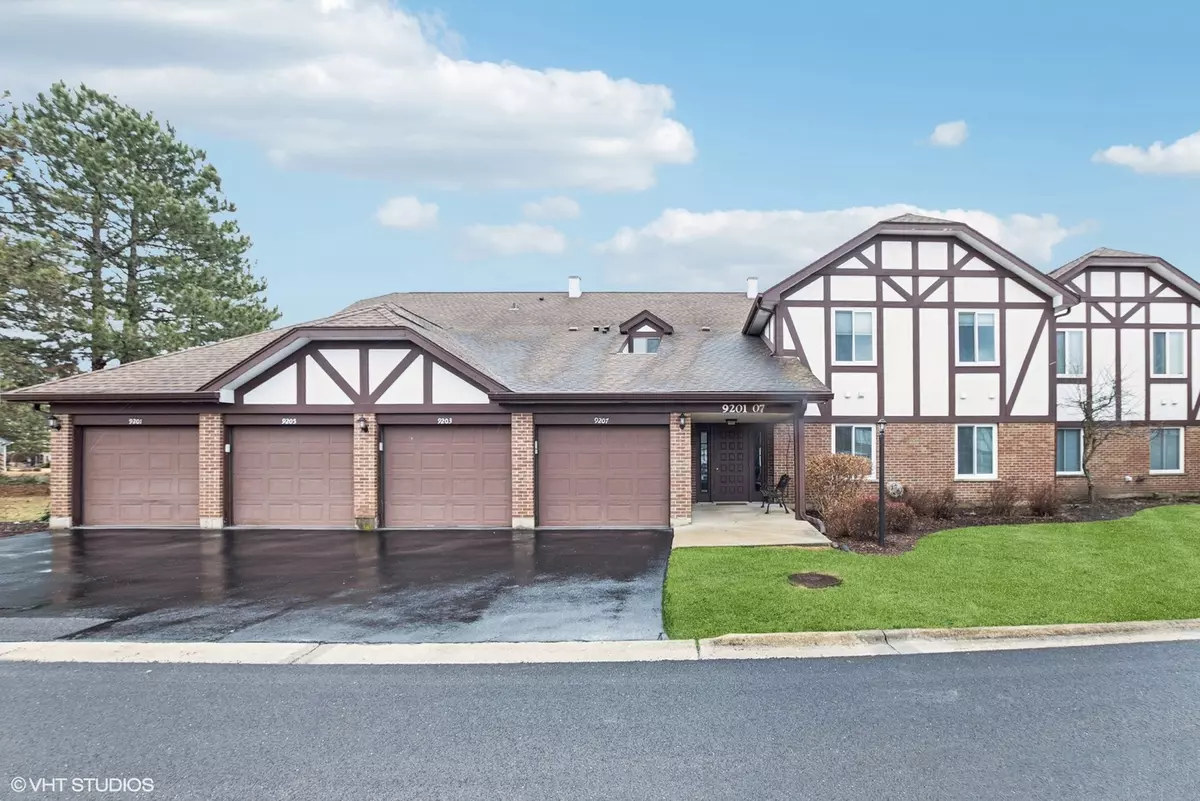 Orland Park, IL 60462,9205 Montgomery DR #131