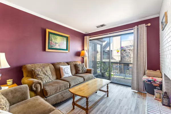 Elgin, IL 60123,4 Creekside CIR #D