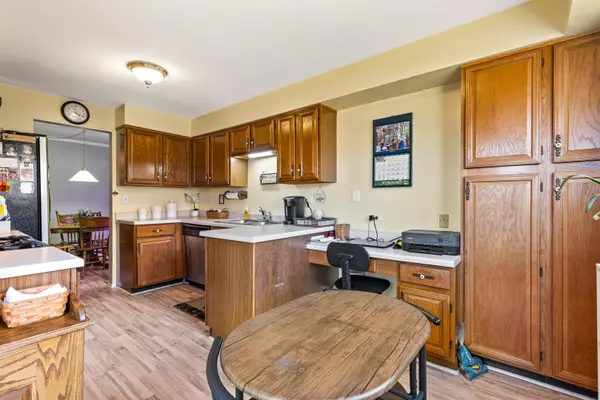 Elgin, IL 60123,4 Creekside CIR #D