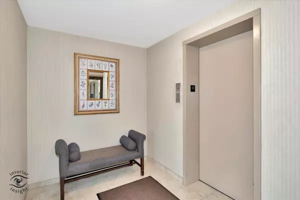Darien, IL 60561,7510 Farmingdale DR #107