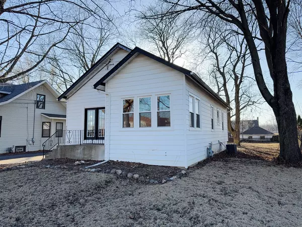 602 Austin AVE, Woodstock, IL 60098
