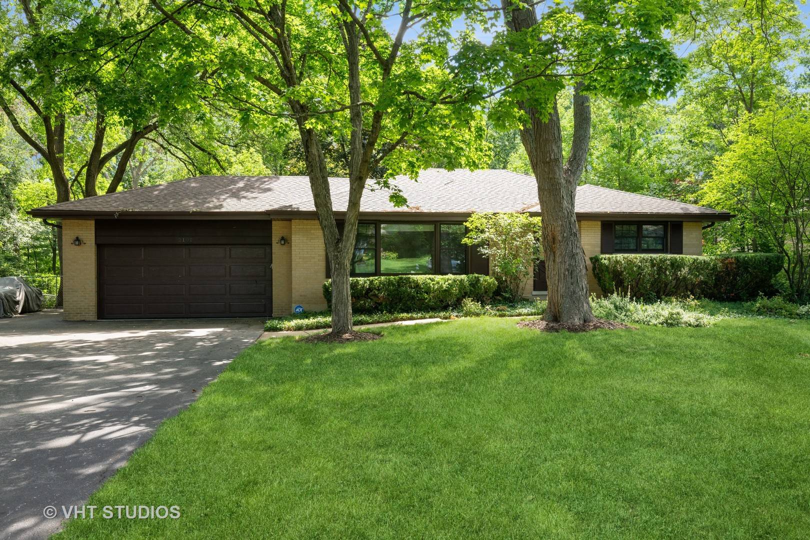 2101 Thorntree LN, Palatine, IL 60067