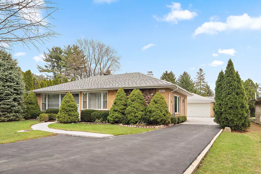 8221 Hess AVE, Willow Springs, IL 60525