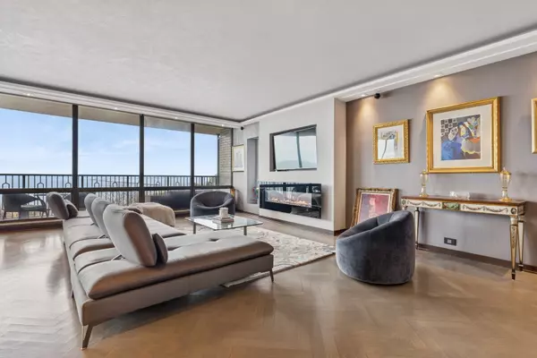 Chicago, IL 60611,1040 N LAKE SHORE DR #7C