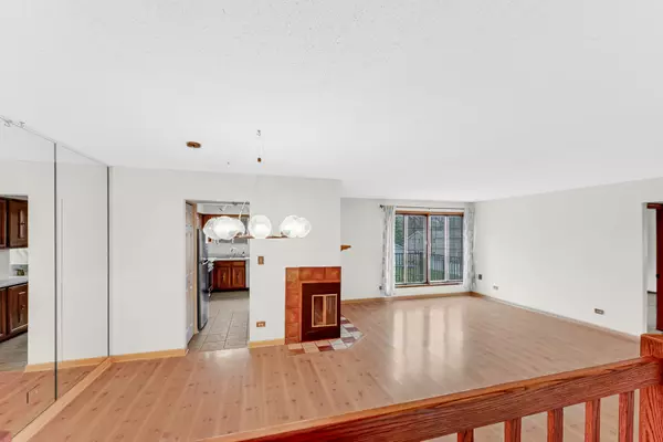 Glen Ellyn, IL 60137,393 Duane ST #304