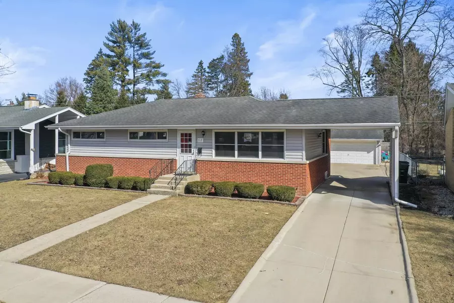 717 N Gibbons AVE, Arlington Heights, IL 60004