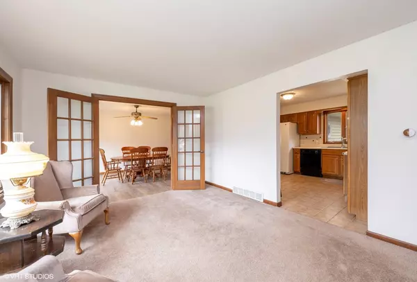 Oakwood Hills, IL 60013,7 Lakewood DR