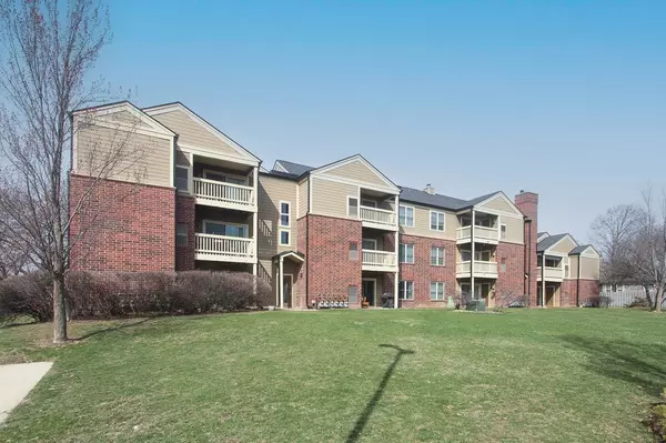 Bloomingdale, IL 60108,105 GLENGARRY DR #308
