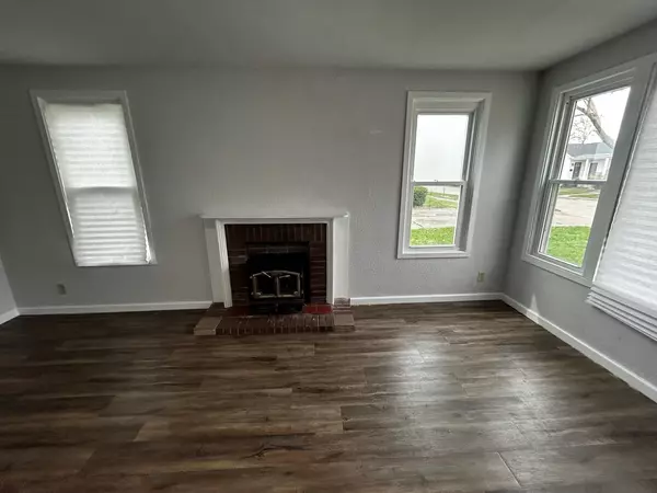 Tuscola, IL 61953,313 E Pembroke ST