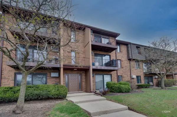 631 N Briar Hill LN #2,  Addison,  IL 60101