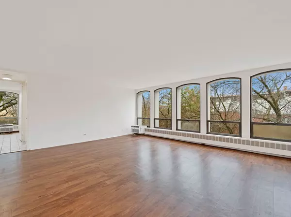 Chicago, IL 60637,1450 E 55th PL #230S