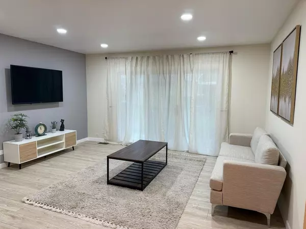 Wheeling, IL 60090,732 Elmwood LN #A1