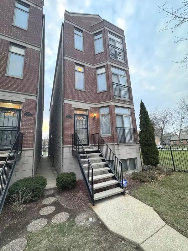 Chicago, IL 60653,4242 S Vincennes AVE #2