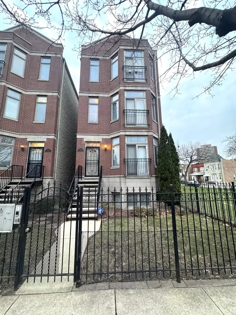 Chicago, IL 60653,4242 S Vincennes AVE #2