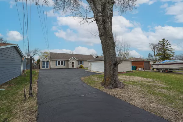 707 Kingston BLVD, Mchenry, IL 60050