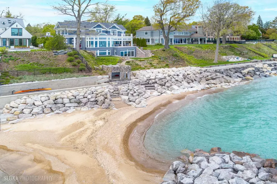 139 SHERIDAN RD, Winnetka, IL 60093