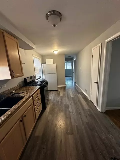 Chicago, IL 60617,8635 S Burnham AVE