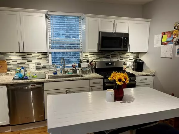 Chicago, IL 60609,3748 S Wallace ST