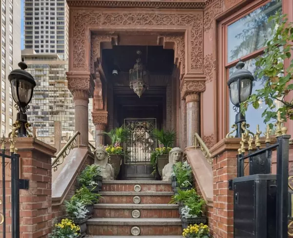 79 E Cedar ST, Chicago, IL 60611