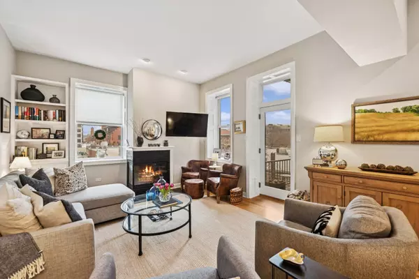 Oak Park, IL 60301,156 N Oak Park AVE #2H