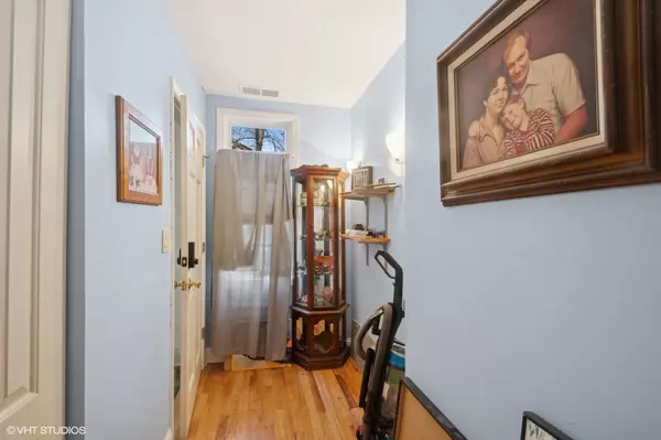 Chicago, IL 60624,3537 W Carroll AVE #3