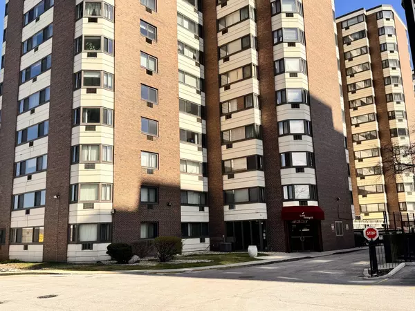 7337 S South Shore DR #408, Chicago, IL 60649