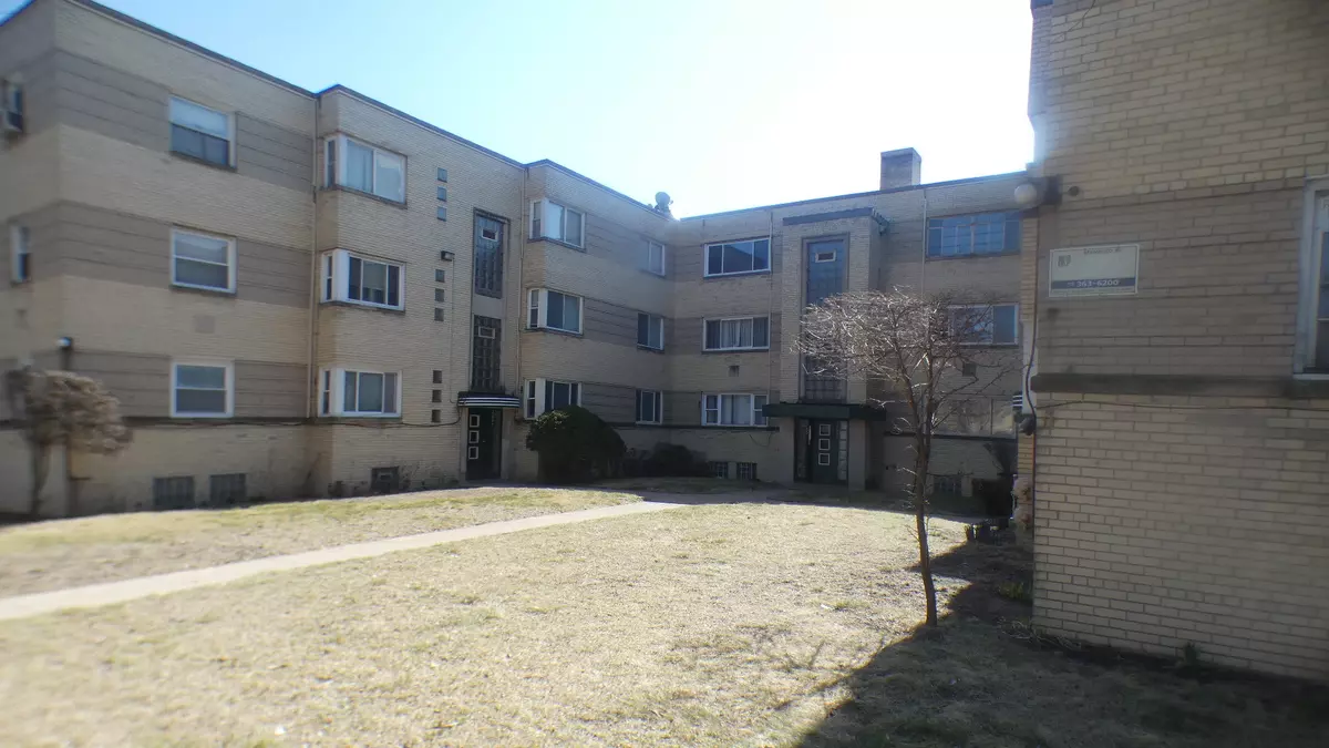 Chicago, IL 60649,2043 E 72nd ST #1C
