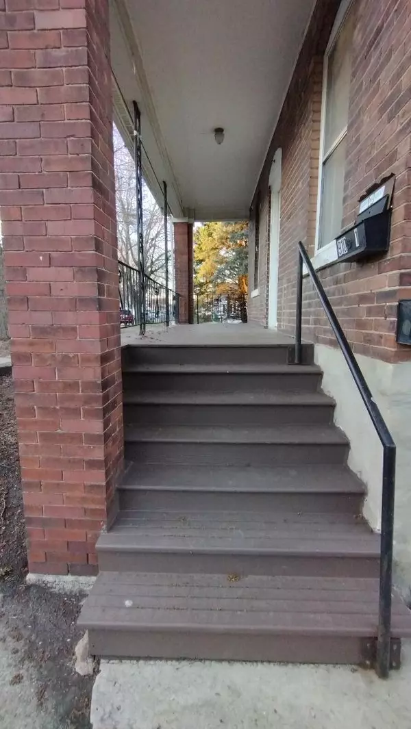 Joliet, IL 60435,910 Summit ST