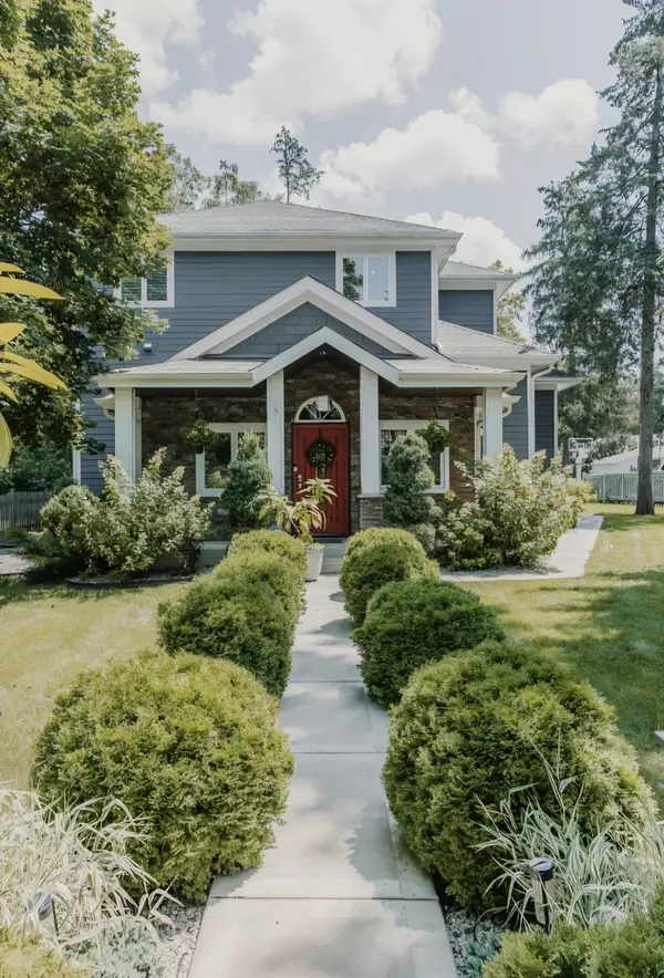 111 Grace LN, Fox River Grove, IL 60021