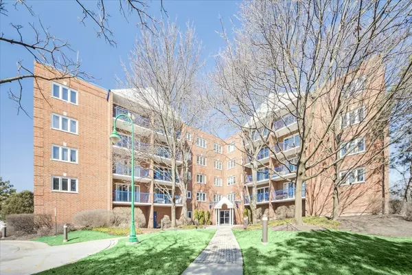 6755 N Milwaukee AVE #201, Niles, IL 60714