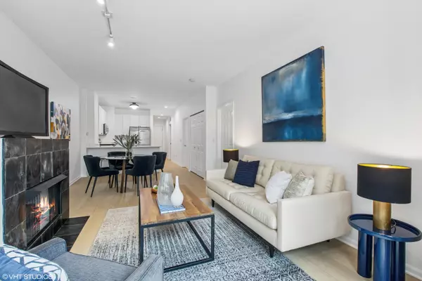 Chicago, IL 60642,520 N Halsted ST #205