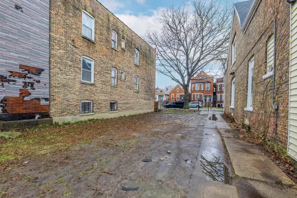 Chicago, IL 60609,5423 S Honore ST