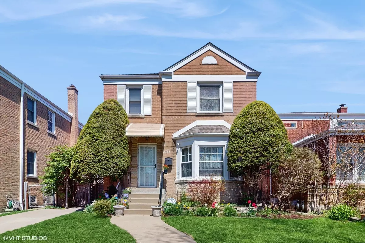 Chicago, IL 60645,2732 W Chase AVE