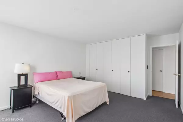 Chicago, IL 60660,5757 N SHERIDAN RD #14D