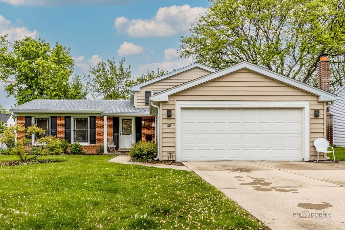 Buffalo Grove, IL 60089,832 BOXWOOD LN